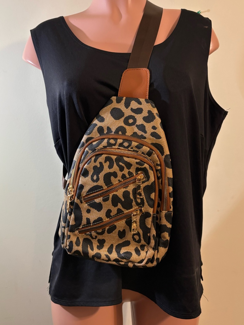 Sling bag crossbody Zhen Meishi leopard print bag gold-toned zippers adj strap‎